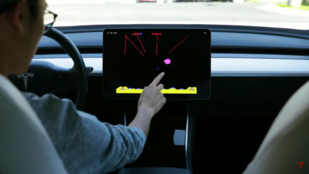 Tesla ajoute les jeux « 2048 » et « Super Breakout » à ses tableaux de bord