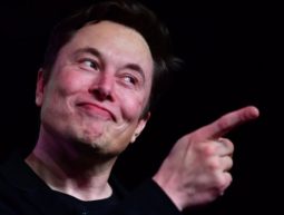 Le programme de réduction des coûts de Tesla va jusqu’au papier wc