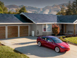 Tesla dépose un brevet sur l’assemblage de tuiles solaires