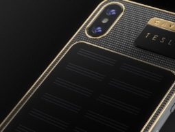 Découvrez l’iPhone X Tesla avec protection et panneau solaire intégré