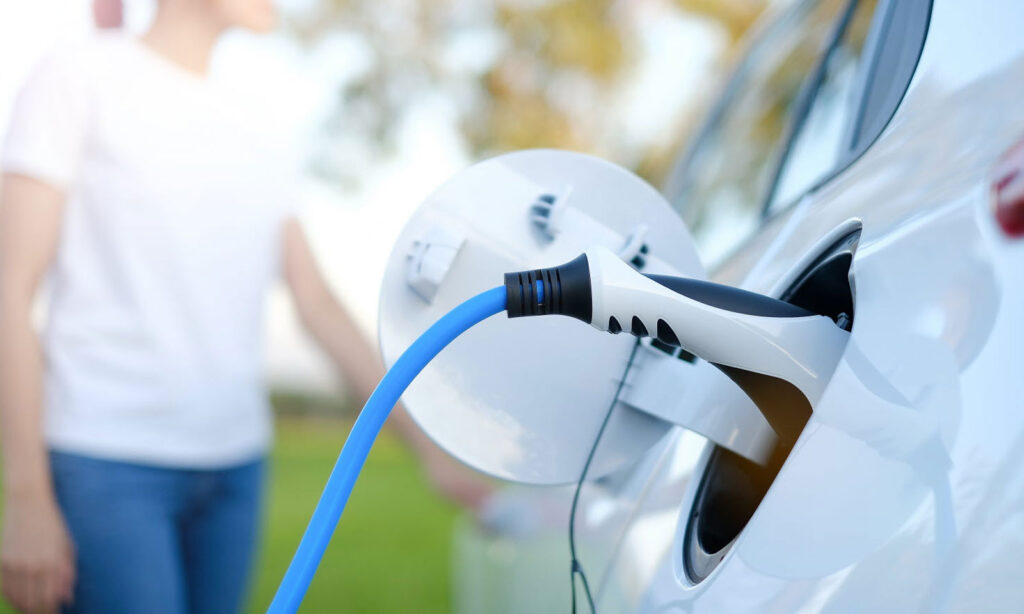 Nouvelle batterie révolutionnaire pour voitures électriques : recharge en 5 minutes seulement !