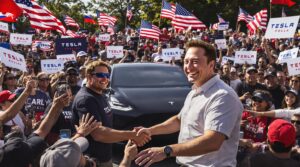 découvrez comment elon musk parvient à séduire un nombre croissant d'électeurs républicains et les enjeux qui en découlent pour tesla. l'entreprise pourra-t-elle capitaliser sur cette popularité auprès d'un public déterminant pour son avenir ?