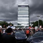 découvrez comment tesla continue d'accroître ses inscriptions à washington d.c. malgré les critiques et réactions mitigées de la communauté locale. analyse des facteurs qui soutiennent cette expansion et des défis auxquels l'entreprise est confrontée.