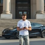 un homme de 38 ans, conducteur d'une tesla, est au cœur d'une affaire d'agression routière après avoir omis de se présenter à son audience. les détails de cette affaire soulèvent des questions sur la responsabilité des conducteurs de véhicules électriques et les impacts de la technologie sur la conduite.