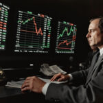 découvrez pourquoi, selon une analyse approfondie, deux actions du 'magnificent seven' représentent des achats brillants sur le marché financier.