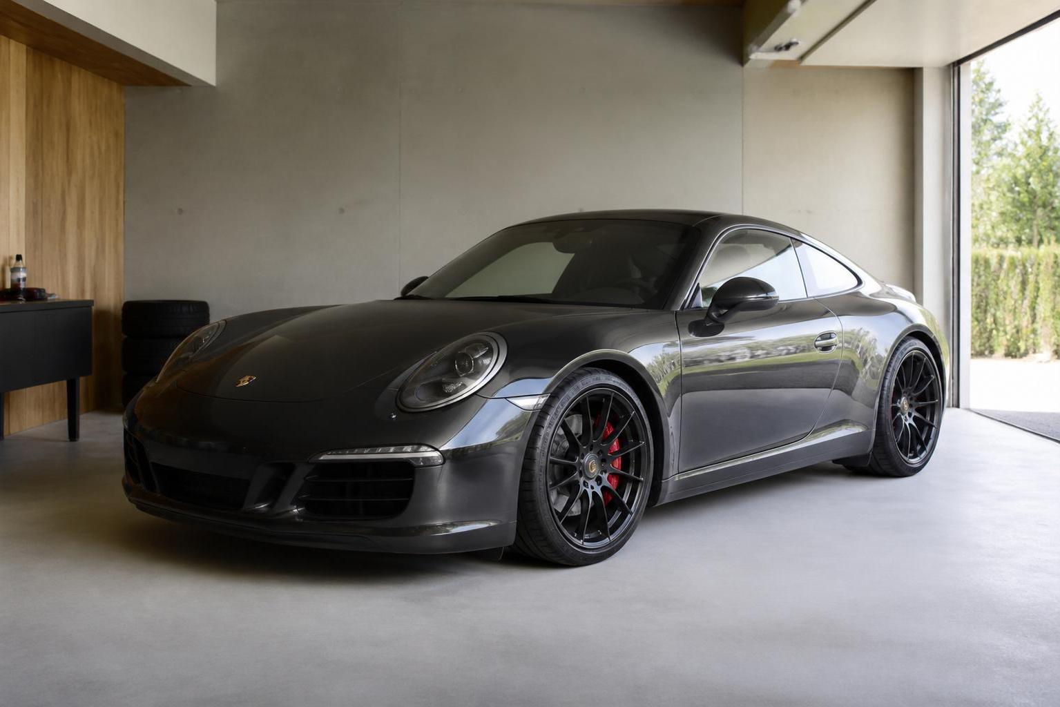 découvrez les avantages et les risques d'investir dans une porsche d'occasion pour savoir si c'est une bonne idée ou un piège à éviter.