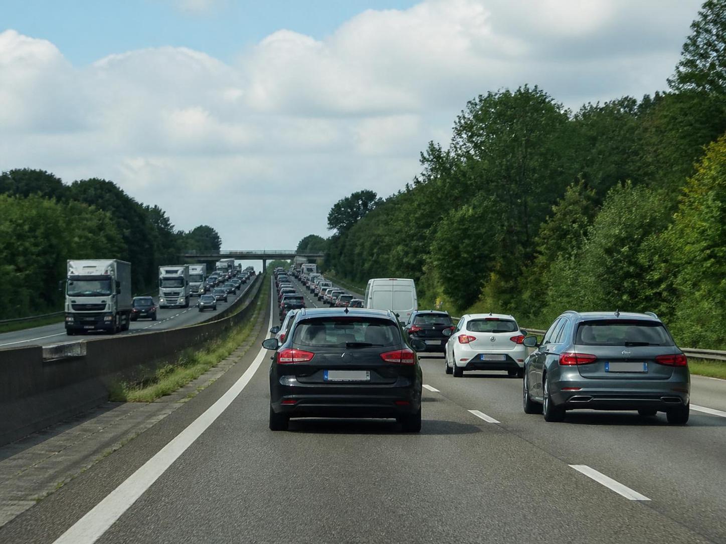 découvrez la distance annuelle moyenne parcourue en voiture en france, les tendances de déplacement des automobilistes français, et les facteurs qui influencent ces trajets.