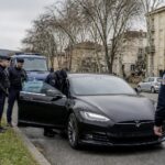 tesla aurait exagéré la sécurité de son système de conduite autonome fsd pour obtenir l'approbation réglementaire en europe, soulevant des inquiétudes sur la fiabilité du dispositif.