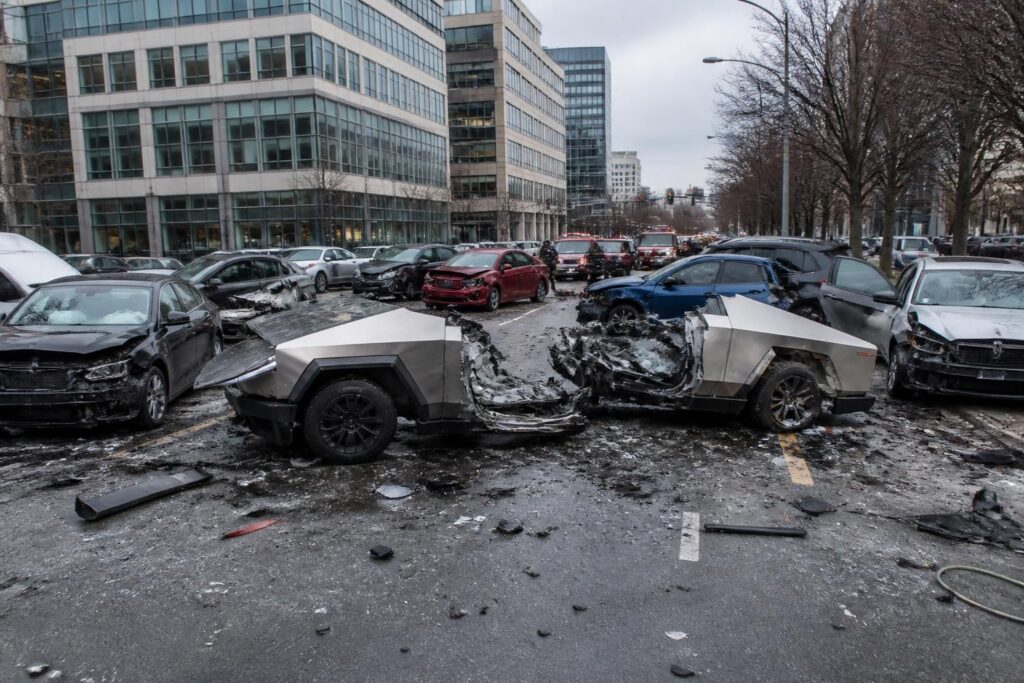 découvrez les détails d'une collision spectaculaire à silver spring où un tesla cybertruck s'est brisé en deux lors d'un accident impliquant dix véhicules. informations et analyses sur cet accident impressionnant.