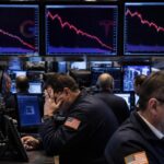 découvrez l'évolution du marché boursier aujourd'hui avec les futures du dow, s&p 500 et nasdaq en baisse, impactés par les performances d'alphabet et tesla.