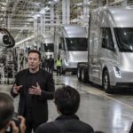 tesla lance la production à grande échelle de son camion électrique semi dans son usine du nevada, une annonce confirmée par elon musk.