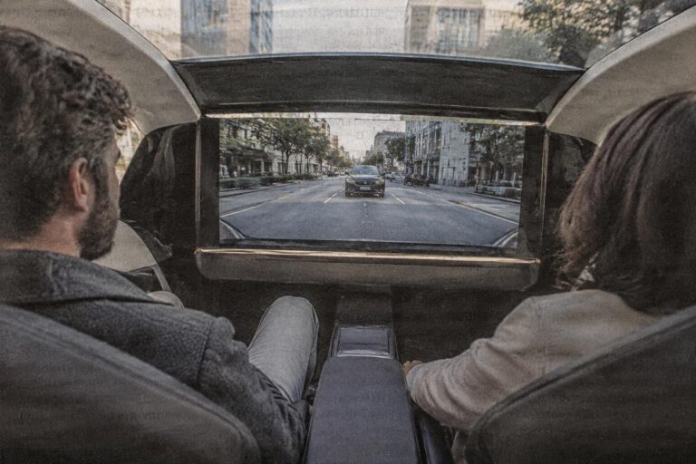 Tesla Cybercab : la vue arrière s’invite à bord
